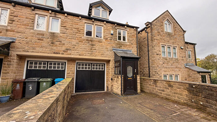 3 Bedroom Town House For Sale In , Wimberry Close, Greenfield, OL3