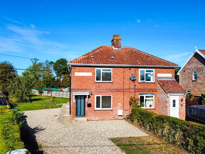 3 Bedroom Semi-Detached House For Sale In Chapel Road, Spooner Row, Wymondham, Norfolk, NR18