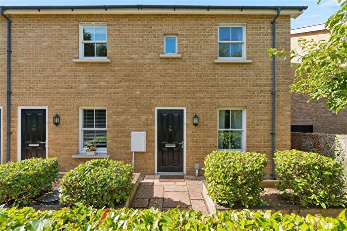 2 Bedroom End Of Terrace House For Sale In Windmill Street, Gravesend, Kent, DA12