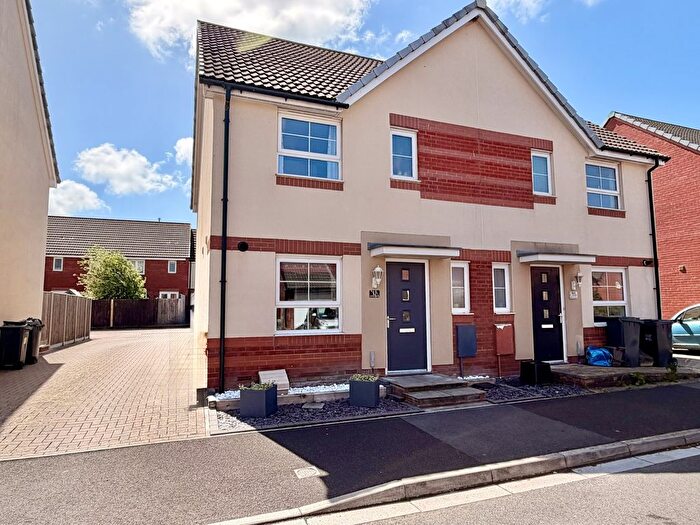 3 Bedroom Semi-Detached House For Sale In Royal Drive, Bridgwater, TA6