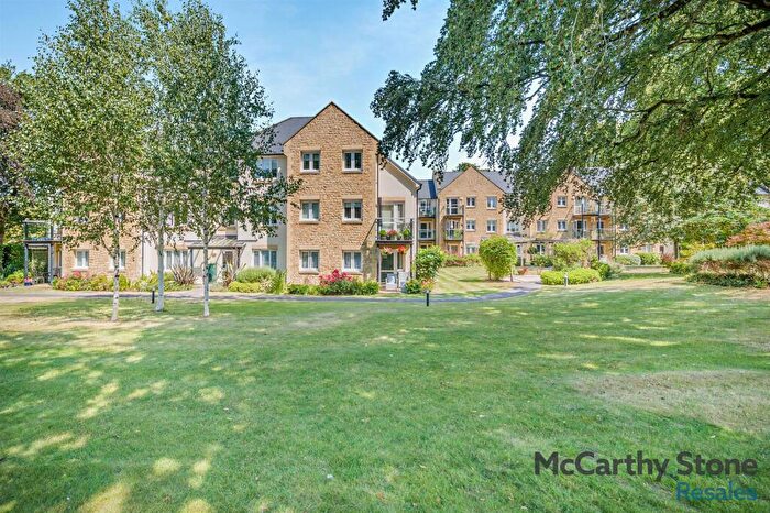 2 Bedroom Apartment For Sale In Holmcroft Court, Charlton Road, Shepton Mallet, BA4