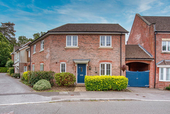 4 Bedroom Link Detached House For Sale In Columbus Drive, Sarisbury Green, SO31
