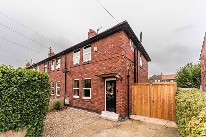 3 Bedroom End Of Terrace House For Sale In Wycliffe Avenue, York, YO10