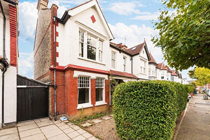 3 Bedroom End Of Terrace House For Sale In Etchingham Park Road, London, N3