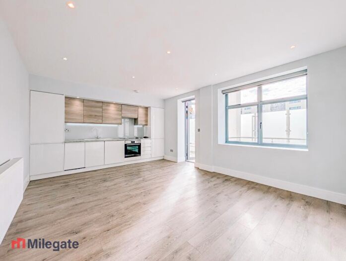 1 Bedroom Flat To Rent In Burdett Road, London, E14