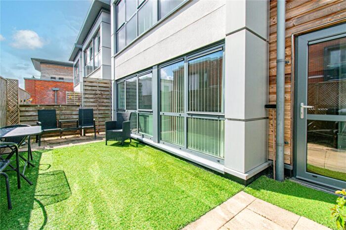 2 Bedroom Apartment For Sale In Park Way, Newbury, Berkshire, RG14