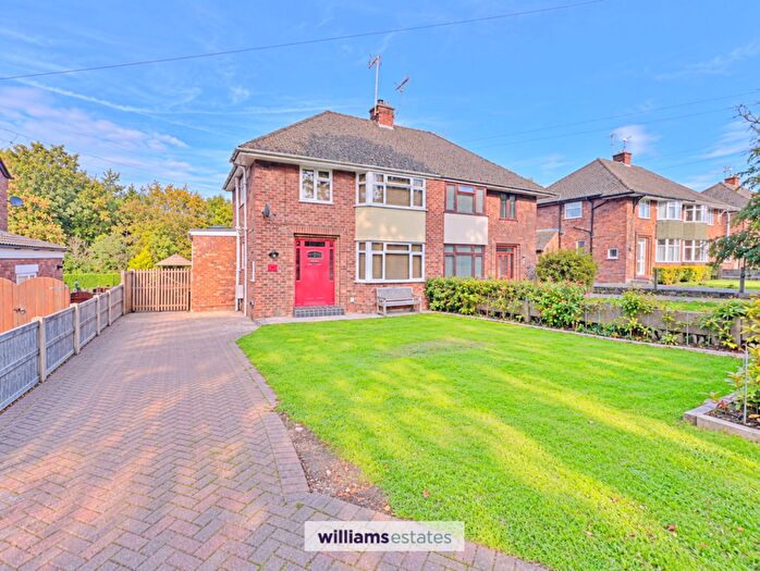 3 Bedroom Semi-Detached House For Sale In Kelsterton Road, Connah's Quay, CH5