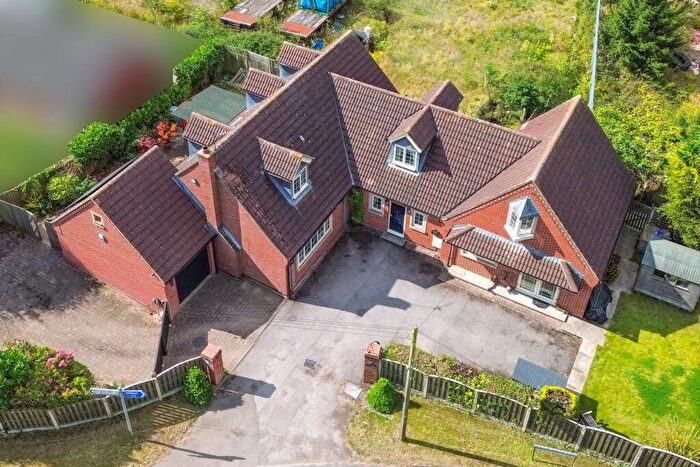 5 Bedroom Detached House For Sale In Low Lane, Braithwaite, DN7