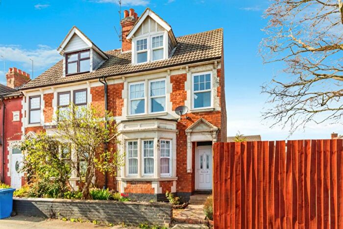 4 Bedroom End Of Terrace House For Sale In Stamford Road, Kettering, NN16