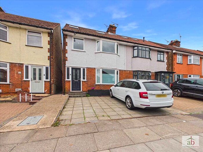 4 Bedroom Semi-Detached House For Sale In Woodbridge Road, Ipswich, IP4