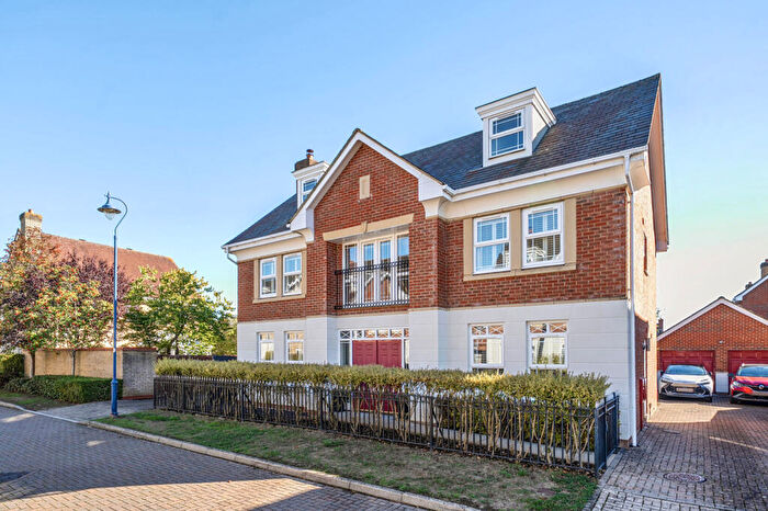 5 Bedroom Detached House For Sale In Durham Drive, Deepcut, Camberley, GU16
