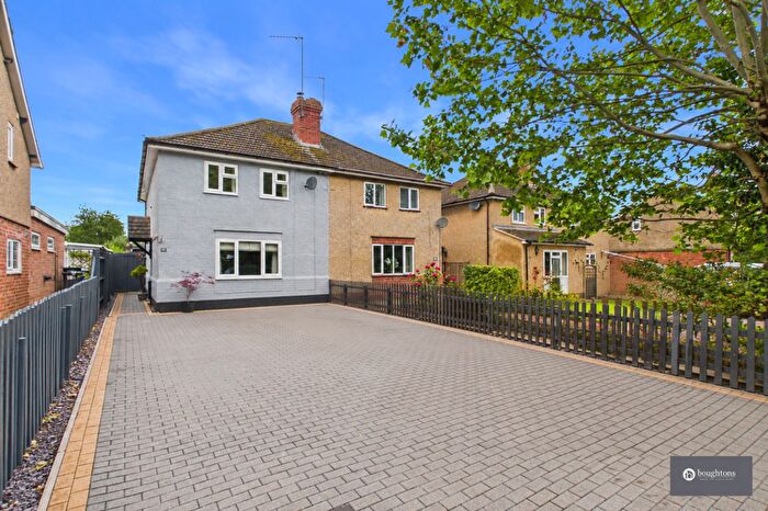 3 Bedroom Semi-Detached House For Sale In Abbey Road, Syresham, NN13