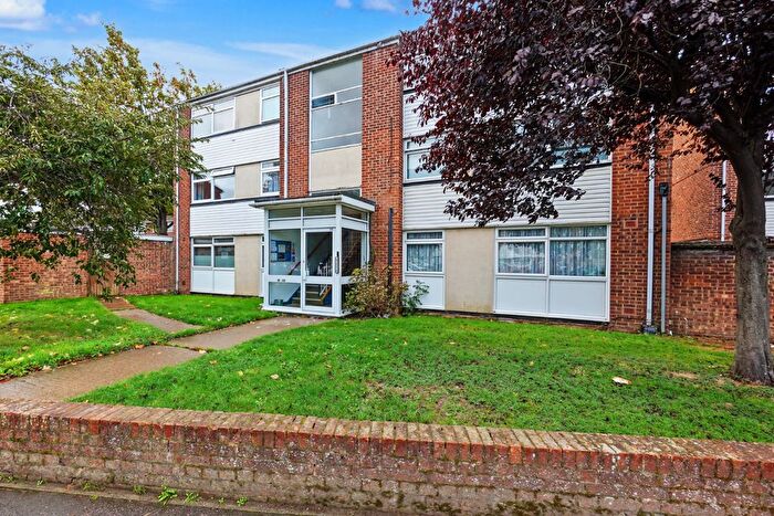 2 Bedroom Flat For Sale In Finham Court, Rainham, ME8