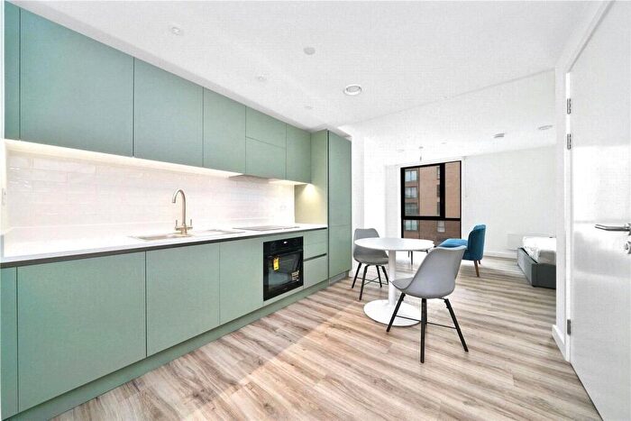 Apartment To Rent In Chevette Court, Kimpton Road, Luton, LU2