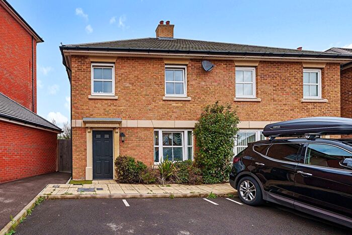 3 Bedroom Semi-Detached House For Sale In Rainbow Road, Erith, DA8