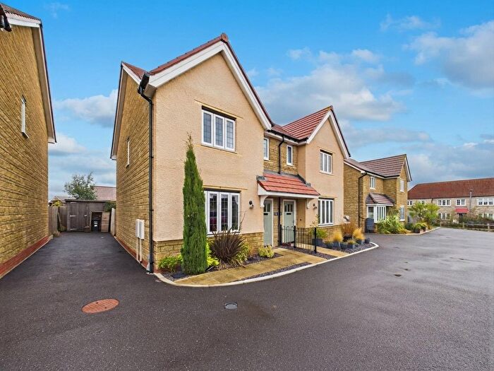 3 Bedroom Semi-Detached House For Sale In Maple Drive, Somerton, TA11