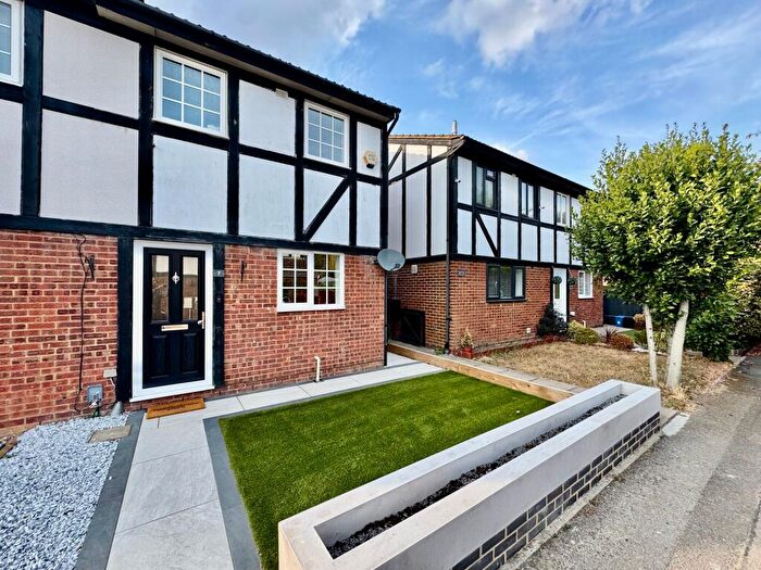 2 Bedroom Semi-Detached House For Sale In Belsham Place, Luton, LU2