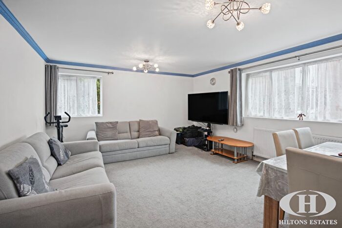 2 Bedroom Flat For Sale In Sandown Close, Hounslow, TW5