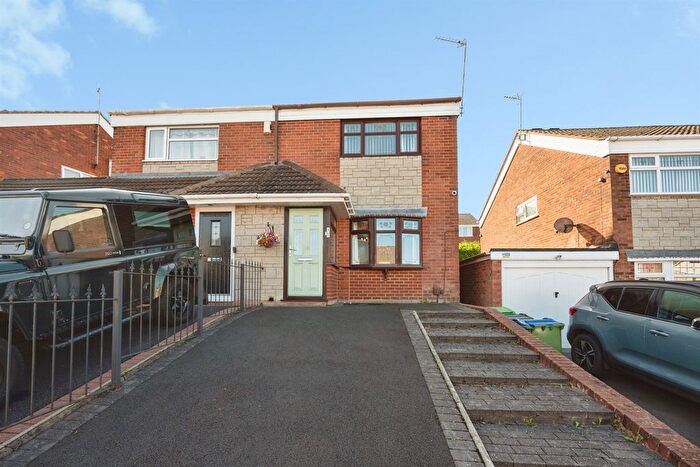3 Bedroom Semi-Detached House For Sale In Raby Close, Tividale, Oldbury, B69