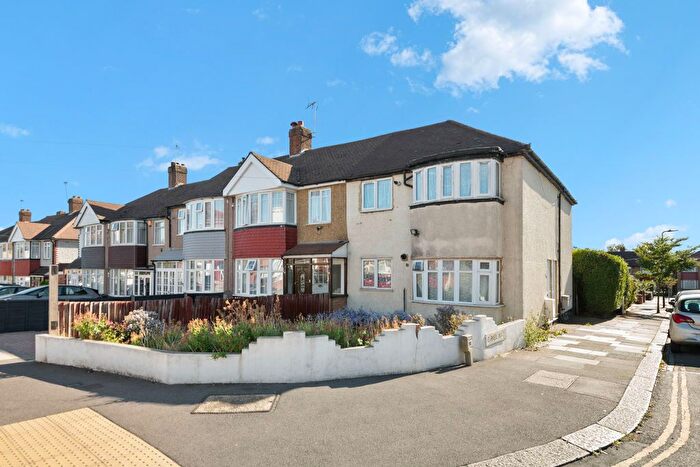 1 Bedroom Maisonette For Sale In Castle Road, Northolt, UB5