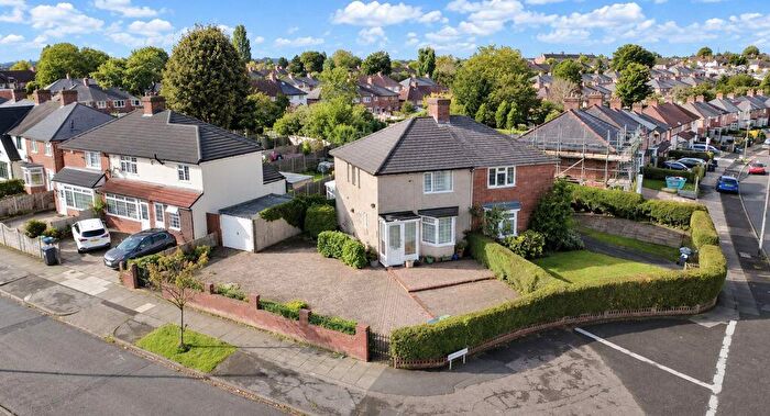 3 Bedroom Semi-Detached House For Sale In Charlton Road, Kingstanding, Birmingham, B44