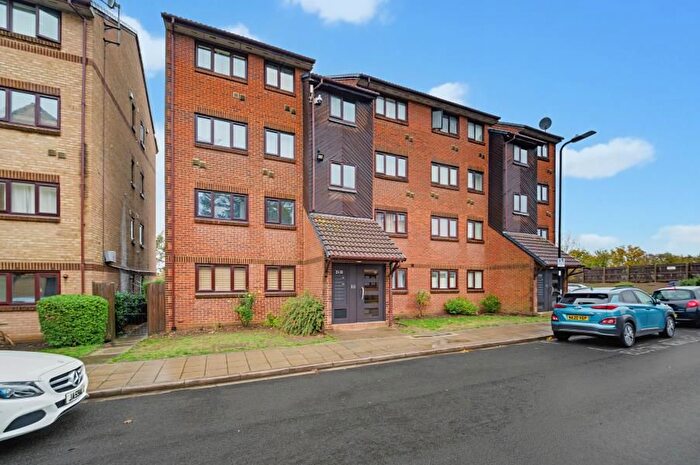 2 Bedroom Flat For Sale In Wicket Road, Perivale, Greenford, UB6