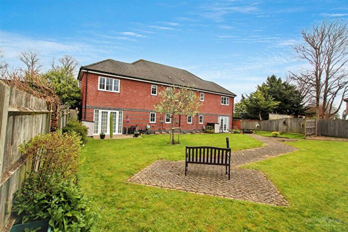 2 Bedroom Flat For Sale In Francis Court, Armour Road, Tilehurst, Reading, RG31