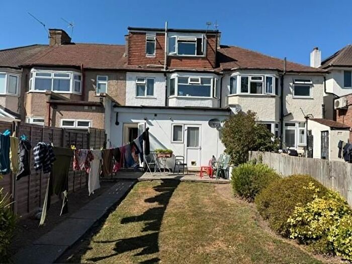 Studio To Rent In Osidge Lane, London, N14