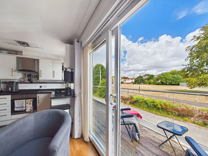 2 Bedroom Flat For Sale In Hyde Road, Paignton, TQ4