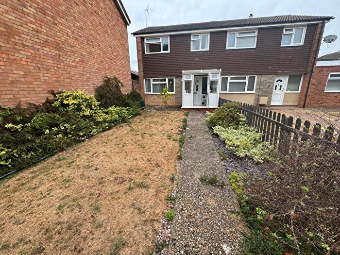 3 Bedroom Semi-Detached House To Rent In Verulam Gardens, Luton, LU3