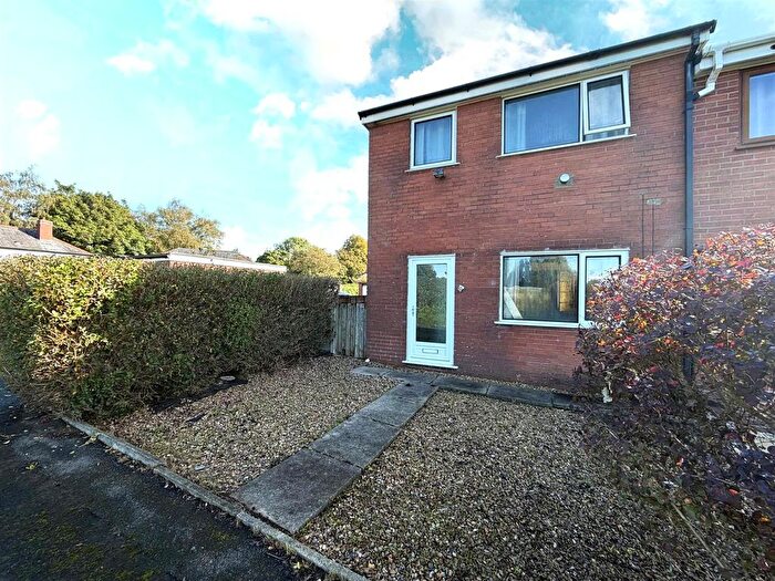 2 Bedroom End Of Terrace House For Sale In Lower Southfield, Westhoughton, Bolton, BL5