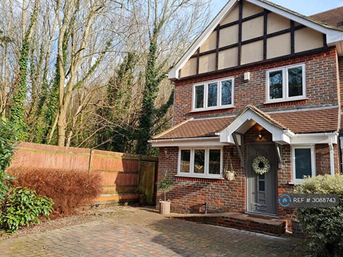 4 Bedroom Semi-Detached House To Rent In Whyteleafe Hill, Whyteleafe, CR3