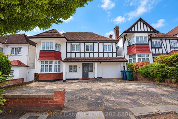 6 Bedroom Detached House For Sale In Allington Road, London, NW4