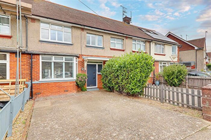 3 Bedroom Terraced House For Sale In Goldsmith Road, Worthing, BN14