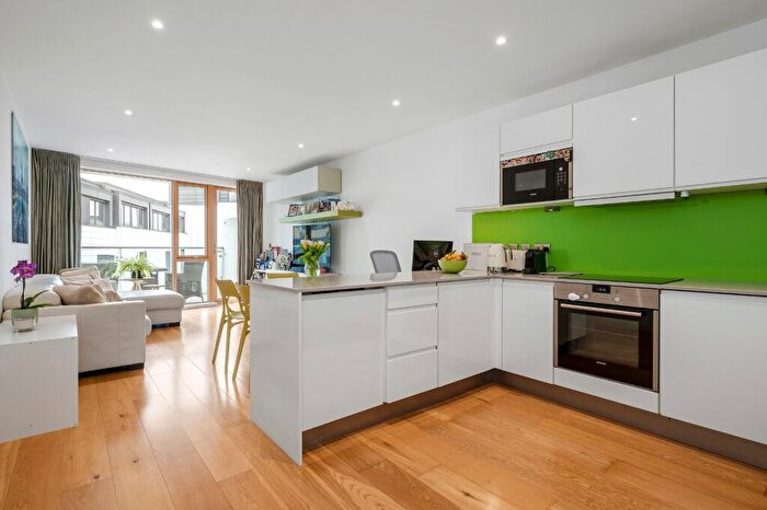 2 Bedroom Apartment For Sale In Canonbury Road, Islington, London, N1