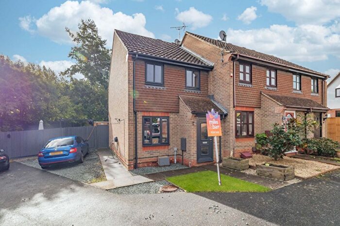 2 Bedroom End Of Terrace House For Sale In Almond Close, Ashford, Kent, TN25