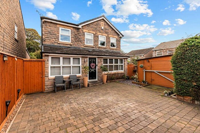 4 Bedroom Detached House For Sale In Marquis Avenue, Oakenshaw, BD12