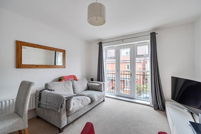 1 Bedroom Flat For Sale In Hawthorns House, Fleet, Hampshire, GU51