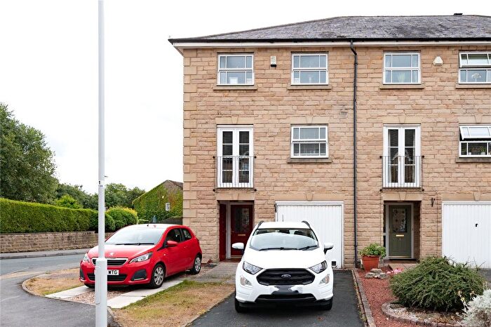 4 Bedroom End Of Terrace House For Sale In Redwald Drive, Guiseley, Leeds, West Yorkshire, LS20