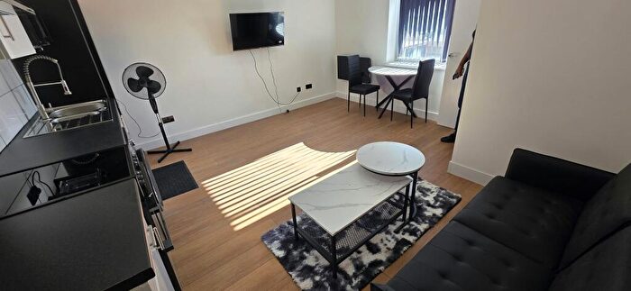 1 Bedroom Flat To Rent In Leeds Road, Rothwell, Leeds, LS26