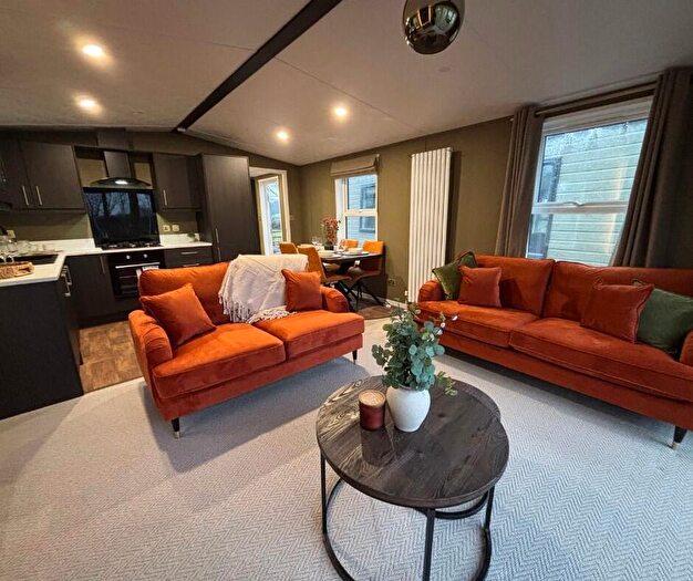 2 Bedroom Mobile/park Home For Sale In Akebar Park Country Park, Leyburn, North Yorkshire, DL8