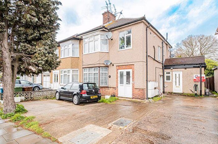 Maisonette For Sale In Pinner Park Avenue, Harrow, HA2