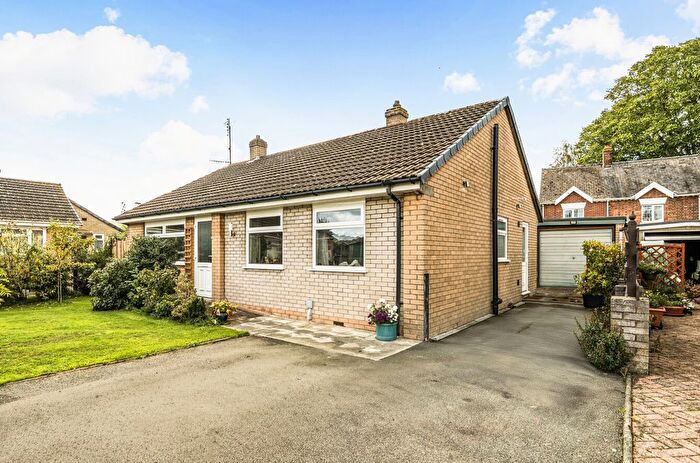 3 Bedroom Bungalow For Sale In Fairview Avenue, Guilsfield, Welshpool, Powys, SY21