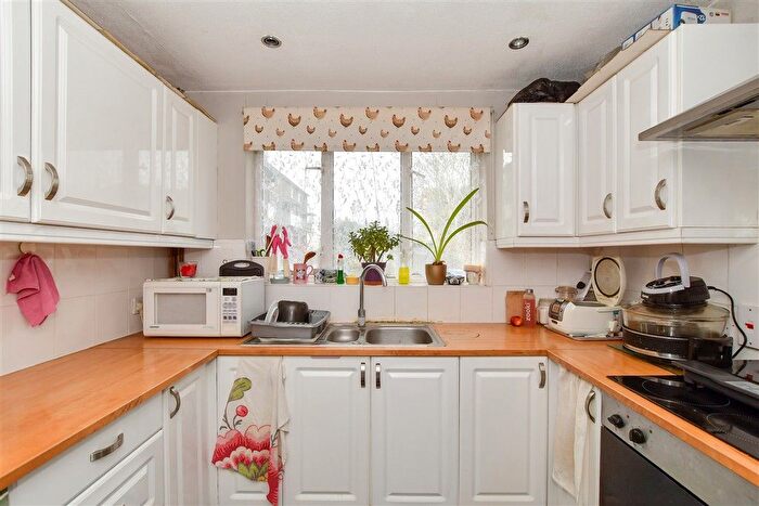 2 Bedroom Flat For Sale In Rams Grove, Romford, Essex, RM6