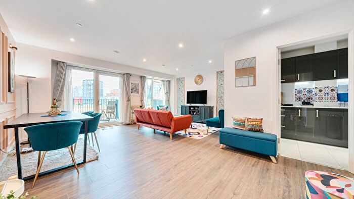 3 Bedroom Flat For Sale In Effra Gardens, Silvertown, E16