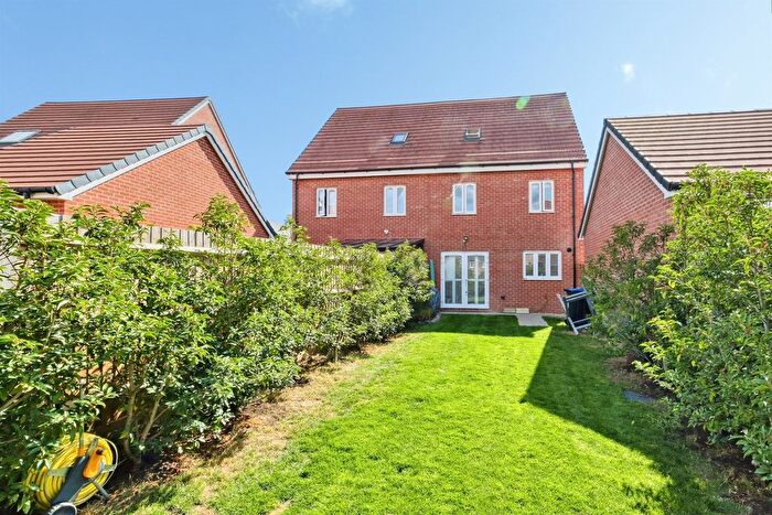 4 Bedroom Semi-Detached House For Sale In Adlam Way, Salisbury, SP2