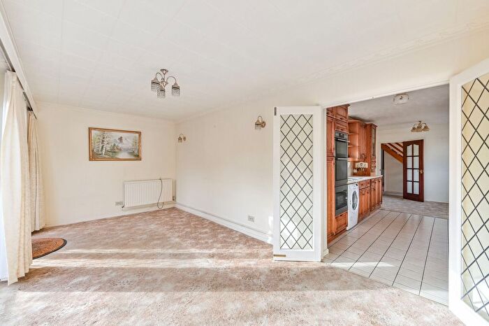 3 Bedroom Semi-Detached House For Sale In Talbot Avenue, Langley, Langley, Slough, SL3