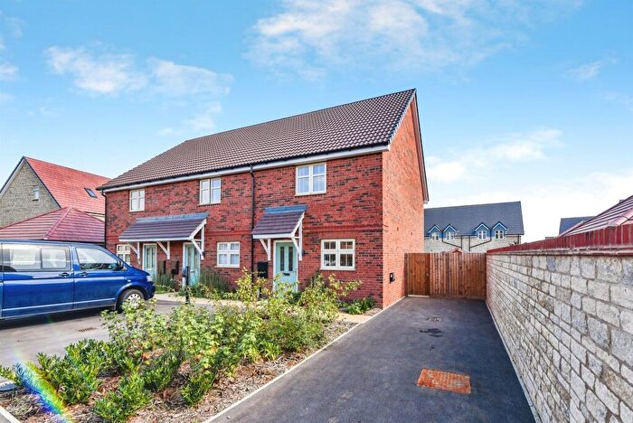 2 Bedroom End Of Terrace House For Sale In Cranbrook Close, Patterdown, Chippenham, SN15