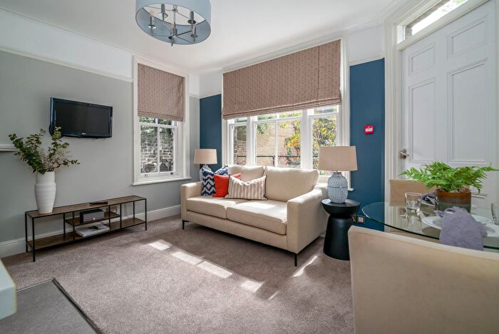1 Bedroom Flat To Rent In Doughty Street, Bloomsbury, WC1N