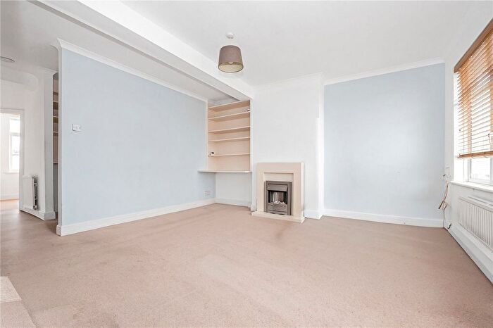 2 Bedroom Flat For Sale In High Street, Whitton, TW2